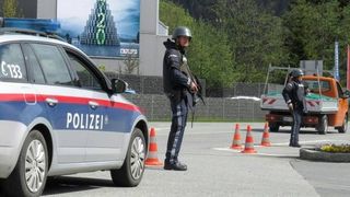Un suspect arestat dupa ce a tinut un ostatic mai multe ore intr-o banca in Austria
