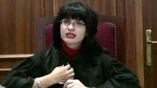 Judecatoarea Terceanu, cea care a recunoscut spaga primita in "dosarul transferurilor", se marita din nou! Anul trecut, Geanina divortase in secret de sotul ei, si el judecator