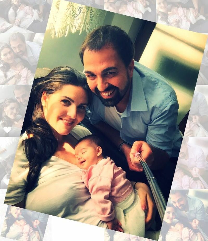 Adina, alaturi de fetita nou-nascuta si de iubitul ei