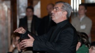 Celebrul dirijor Voicu Enachescu nu detine terenuri, case, masini, bijuterii sau tablouri si nici nu are bani in conturi!