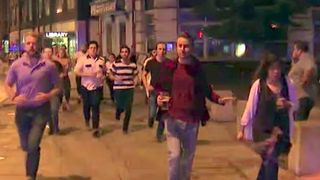 Fotografia asta facuta in timpul atacului terorist a devenit simbolul londonezilor! Sigur nu va dati seama de ce