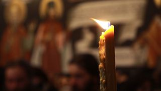 Ce se intampla daca un om a murit fara lumnare? Ce spun invataturile bisericesti despre asta. E pacat sau nu?