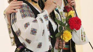 VIDEO Drama unui cunoscut cantaret de muzica populara! Alexandru Patrascu si-a gasit casa scrum si a lesinat de durere! Crescut in casa Mariei Ciobanu, tanarul isi traieste suferinta in tacere: "Mandria il impiedica sa ceara vreun sprijin"