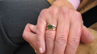 "Nu te voi lasa sa mori". Sunt cuvintele pe care acest barbat i le-a spus sotiei sale dupa ce o ramura de copac i-a strapuns stomacul