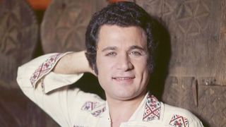 Ion Dolanescu i-a cumparat o casa Ioanei Radu, dar apoi a fost dezmostenit! Marea cantareata de romante s-a suparat pentru ca Dolanescu a criticat-o ca s-a dus la protestele din Piata Universitatii!