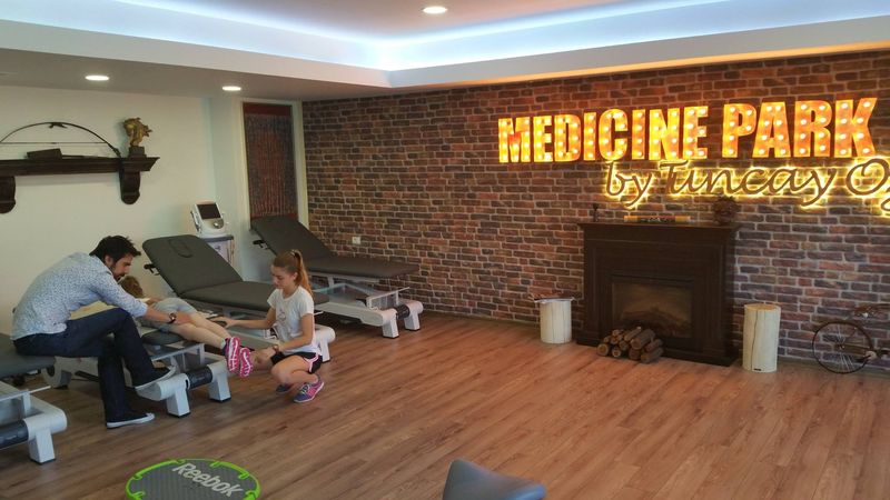 Tuncay Ozturk este un apreciat fizioterapeut