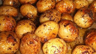 Stii secretul ca sa faci cartofi noi aurii si crocanti pe dinafara? Uite cum trebuie sa ii gatesti