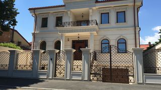 Simona Halep si-a ridicat o vila cocheta intr-un cartier sarac! Casa ei valoreaza 600.000 de euro, dar proprietatile vecinilor sunt darapanate