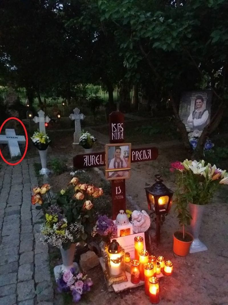 O cruce cu numele parintelui Efrem (in medalion) a aparut langa mormantul lui Aurelian Preda