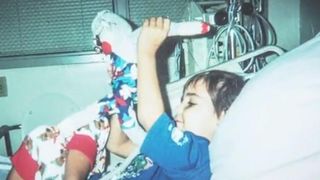 Acest baietel a primit inima unei adolescente decedate intr-un accident. Ce s-a intamplat patru ani mai tarziu