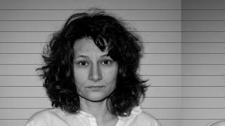 Cine este tanara retinuta de jandarmi la mitingul anti-gay de la Cluj! Oana e actrita, a studiat la Barcelona si joaca intr-o piesa despre M.I.S.A.