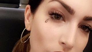 Regina Youtube-ului s-a sinucis la 33 de ani! A fost gasita spanzurata in apartamentul ei