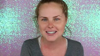 O profesoara si-a filmat operatia pe creier in timp ce medicii ii scoteau o tumoare. Imaginile au ajuns virale pe net