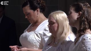 Ele sunt femeile care s-au maritat cu Iisus Hristos: "Juram sa ne pastram virginitatea". Ceremonia a fost oficializata de preotii catolici