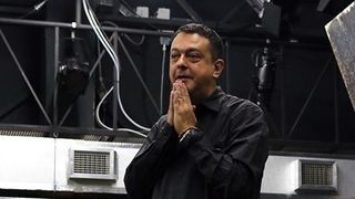 Fiul lui Iurie Darie a castigat un milion de lei in ultimii 5 ani, din drepturi de autor! Curios lucru, Ducu nu are conturi si locuieste intr-un apartament modest