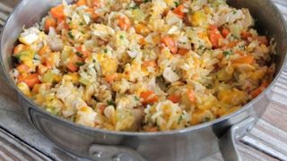 Secretul pentru cel mai gustos pilaf: nu mai fierbe orezul in apa!