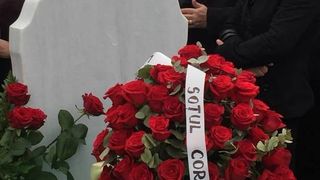 Roxana, la inmormantare, alaturi de Cornel Gales