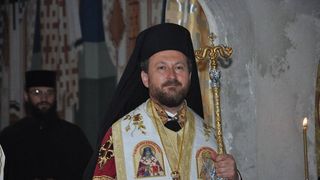 Preotul care apare in filmulete erotice alaturi de Episcopul Husilor s-ar fi imbatat la o petrecere a corului Episcopiei! In locul parintelui Ursac, PS Corneliu i-ar fi pedepsit pe preotii care au povestit intamplarea!
