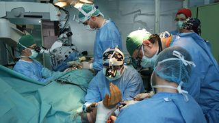 Avea dureri in zona abdomenului si a decis sa mearga la doctor. Cand au deschis-o, medicii au impietrit: "A fost socant"