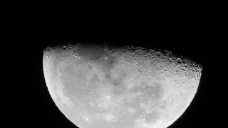 Eclipsa partiala de Luna astazi. Observatorul Astronomic "Amiral Vasile Urseanu" va fi deschis de la 21.00