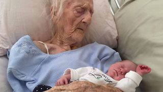 La 101 ani a nascut cel de-al 17-lea copil. "Este o adevarata binecuvantare si o dovada a puterii Creatorului!"