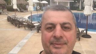 Un fost candidat la functia de presedinte al tarii a imbracat straie de oier: "Ciobanasi pe Trasalpina, locul foarte aproape de Dumnezeu!"