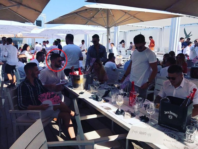 Fiul lui Vanghelie (in medalion) si-a tras in fata sa galeata plina cu sticle