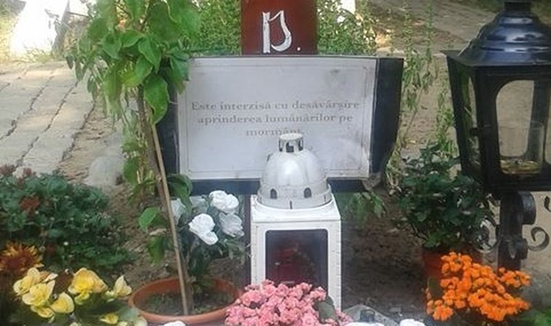 Vizitatorii nu mai au voie sa aprinda lumanari