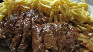 Mananci carne de mai mult de 3 ori pe saptamana? Uite ce boli te pasc