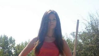 Mormantul Dianei Malos, fosta Miss Litoral gasita spanzurata intr-un parc din Suceava, este lasat in paragina! Mama tinerei este stabilita in Italia