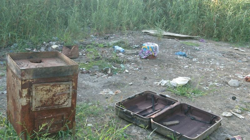 Romii care isi improvizasera locuinte in Parcul Natural Vacaresti au plecat in graba si au lasat mizerie in urma