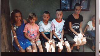 Mama le-a murit, iar tatal este in penitenciar. Povestea tragica a 9 frati din Iasi care risca sa fie despartiti