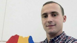 "Visuri la cheie", varianta Facebook! Un tanar din Suceava a refacut casa unei femei imobilizate in scaun cu rotile