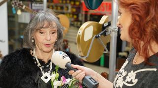 Marina Voica a implinit 81 de ani. Artista s-a fotografiat in costum de baie, la malul marii