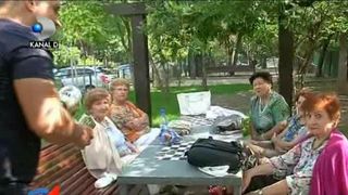 Batranii s-au distrat la maximum cu aplicatiile amuzante pentru selfie-uri. Cei mai simpatici pensionari au invatat sa isi faca poza cu filtre care mai de care mai distractive