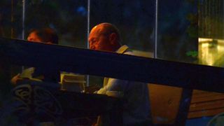 Imagini de colectie! Fostul presedinte Traian Basescu, intr-o ipostaza rara, a iesit in oras cu intreaga familie