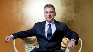 MIlionarul Frank Timis a ridicat 4 manastiri in nordul judetului Valcea, dintr-un total de 17 programate! Magnatul de 54 de ani este stabilit la Londra si are afaceri impresionante in Africa