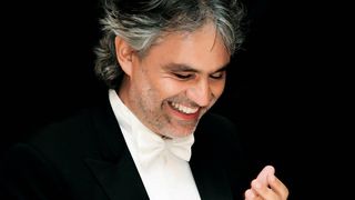 Faimosul tenor italian Andrea Bocelli a fost spitalizat după un accident de călărie
