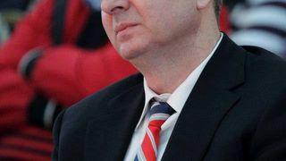 Florentin Pandele are numai cuvinte de lauda pentru prima nevasta: "Fosta mea sotie a fost si va ramane o doamna!" Primarul din Voluntari e sincer: "Ce sa faci, ca oricarui marinar mi-au placut fetele!"