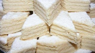 Prajitura asta a isterizat toate gospodinele - Reteta e simpla, iar produsul finit... delicios - Mii de femei au dat SHARE ca sa o faca cunoscuta