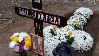 Ce a aparut pe crucea lui Aurelian Preda imediat dupa parastasul de un an!