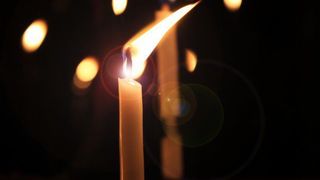 Inca un cantaret indragit de romani a murit din cauza cancerului. In trecut, fusese condamnat pentru ca si-a batut sotia