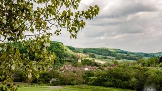 Satul de poveste din Romania in care o casa costa cat un salariu mediu. " E o gura de Rai!"