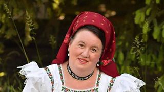 Fosta sotie a lui Cristian Pomohaci profita de pe urma celebritatii acestuia! Ileana Matus a devenit o artista importanta dupa izbucnirea scandalului creat in jurul fostului preot