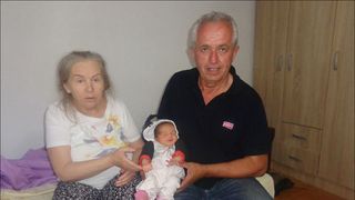 La 60 de ani si-a vazut visul implinit. A adus pe lume o fetita, Alina, dar sotul ei i-a distrus fericirea intr-o clipa