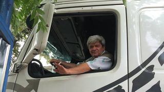 Cum a ajuns celebrul "Pistruiatul" sa fie dat afara de la o firma: "Ne-am certat, m-a injurat, eu nu am mai suportat si i-am raspuns la fel!" Pe actorul Costel Baloiu l-a salvat apoi Radu Moraru