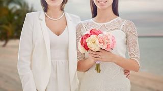 Doua artiste au decis ca se vor casatori de 24 de ori, in 24 de tari diferite. E tulburator de ce fac asta!