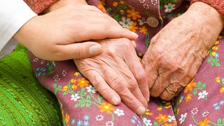 &ldquo;Poate intr-o zi ma voi intoarce acasa ca sa-ti pot saruta mana&rdquo;. Scrisoarea sfasietoare a unui roman din diaspora catre mama sa