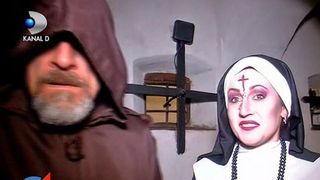 Sarbatoarea de Halloween, la Castelul Bran. Contele Dracula, ielele si mastile inspaimantatoare si-au facut aparitia la petrecere