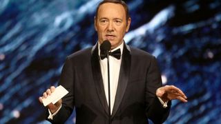 Adio, House of Cards! Serialul ia sfarsit, dupa ce personajul principal a anuntat ca e gay